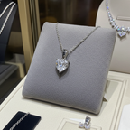 Ciondolo punto luce taglio cuore in oro bianco 18k e diamante naturale 0,24 ct