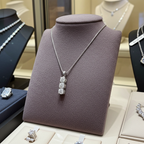 Collana con pendente trilogy con 0.60ct Diamanti Naturali  in oro bianco 18kt
