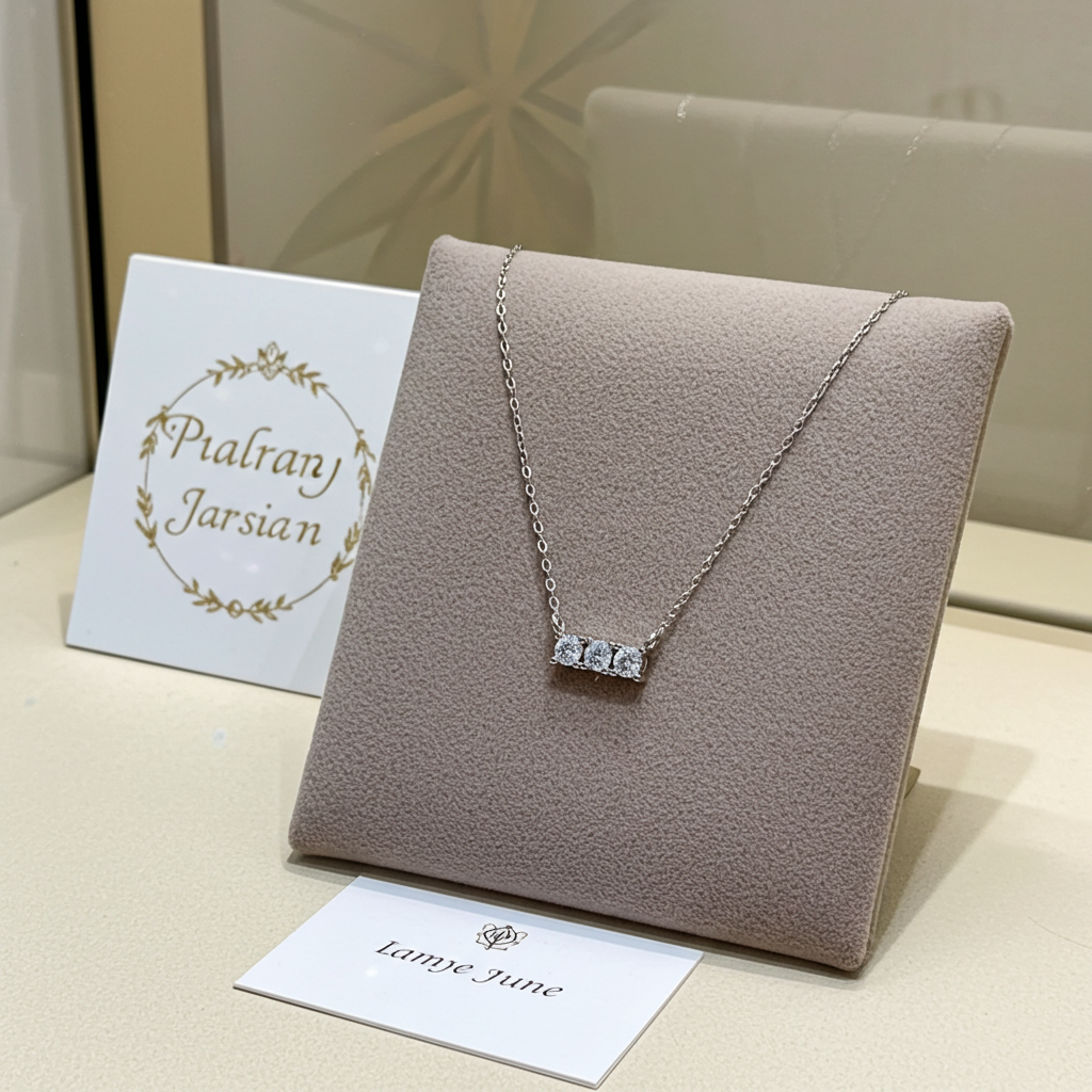 Collana Trilogy in oro bianco con 3 diamanti naturali 0,45 ct