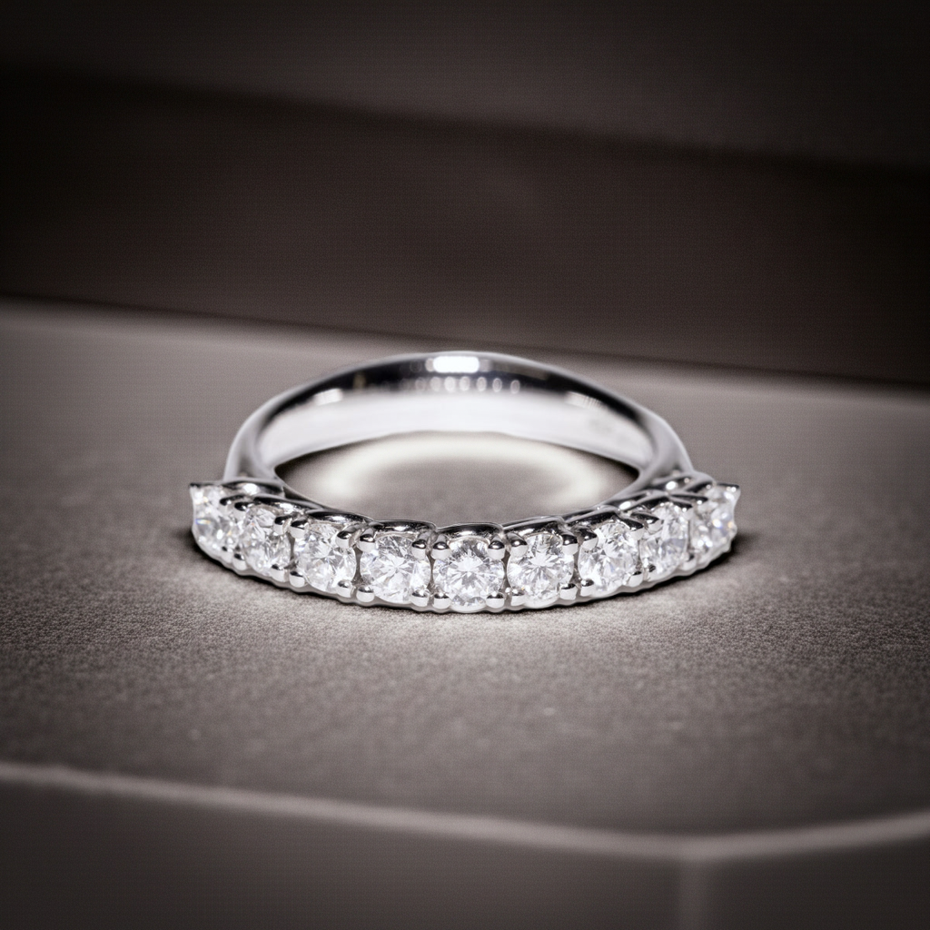 Anello veretta a 9 pietre oro bianco 18k con diamanti 0,90 ct