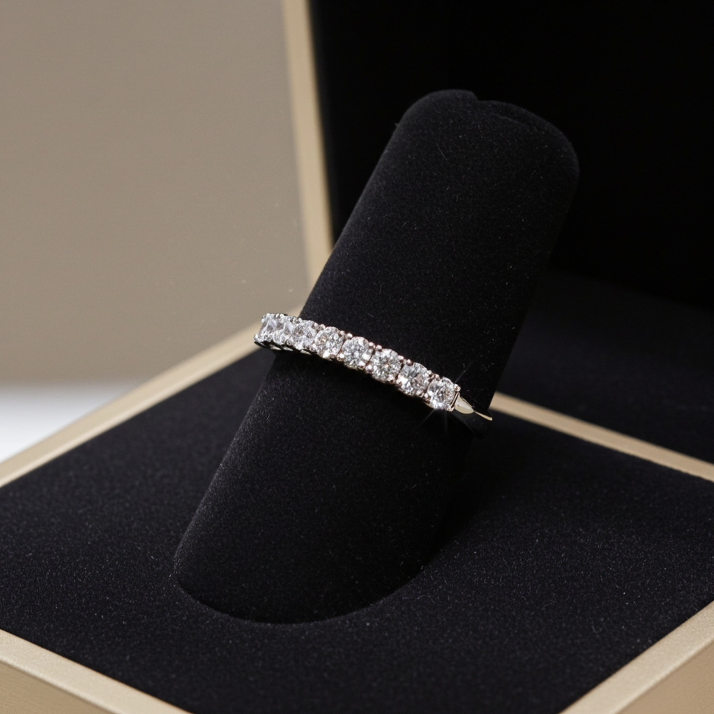 Anello veretta a 9 pietre oro bianco 18k con diamanti 0,90 ct