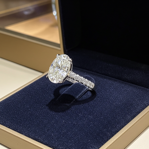 Anello solitario in oro bianco e diamanti naturali ovale 1.99 ct