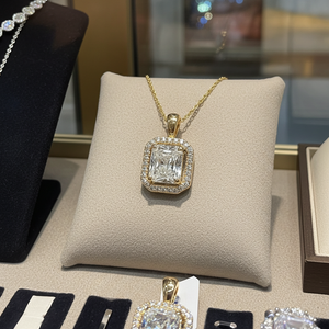 Ciondolo in oro  18k e diamanti naturali princess certificato IGI 1.36ct