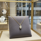 Collana  in oro 18k e diamante naturale pera certificato IGI 1.00ct D IF