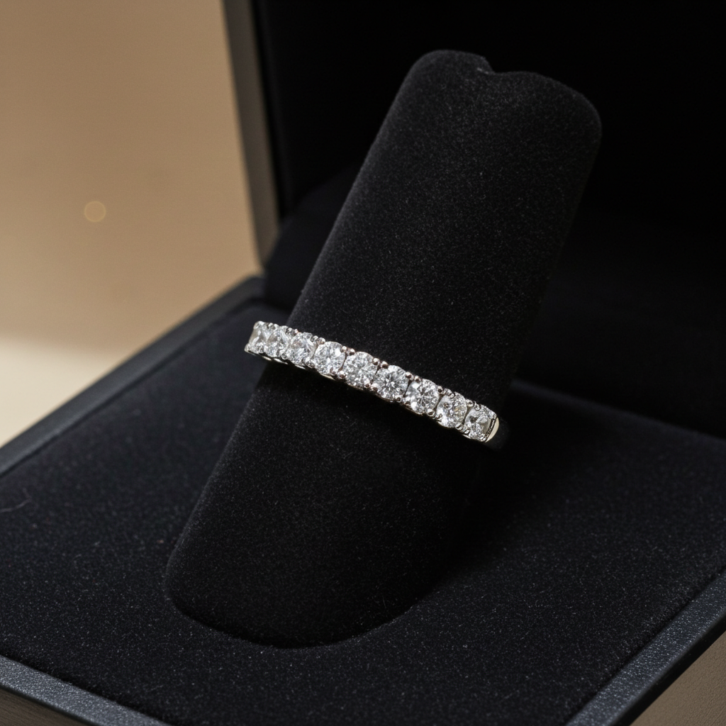 Anello veretta a 9 pietre oro bianco 18k con diamanti 0,90 ct