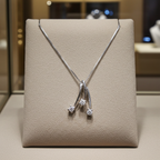 Collana con pendente trilogy con 0.60ct Diamanti Naturali  in oro bianco 18kt