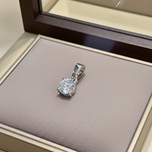 ciondolo  punto luce in oro bianco 18k e diamanti naturale  0,10 ct