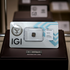 Diamante naturale certificato IGI cuscion fans 1.06 ct