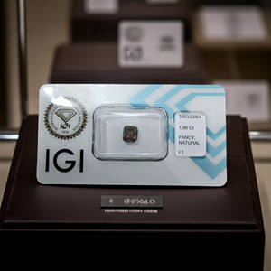 Diamante naturale certificato IGI cuscion fans 1.06 ct