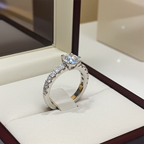 Anello fidanzamento in oro bianco 18k e diamanti naturali certificato igi 0.69ct