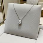 Collana punto luce in oro e diamante naturale pera 0.24ct