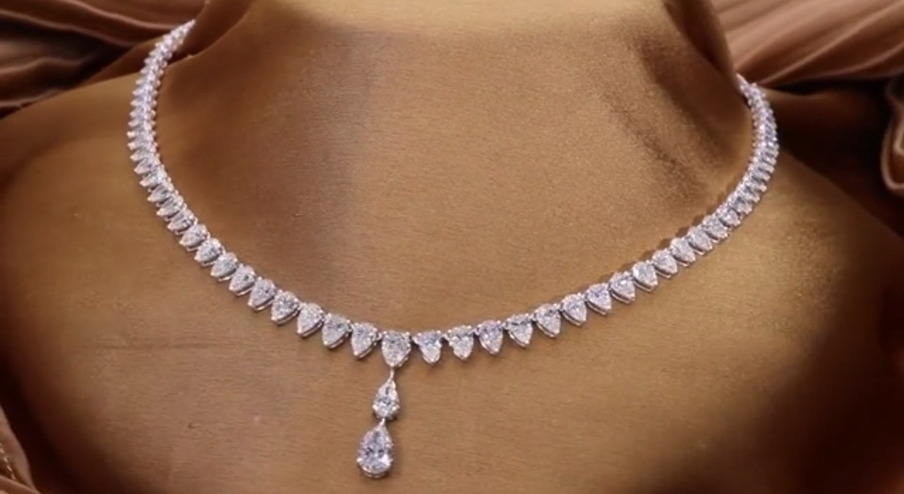 Collana tennis in oro bianco 18k e diamanti naturali 42ct