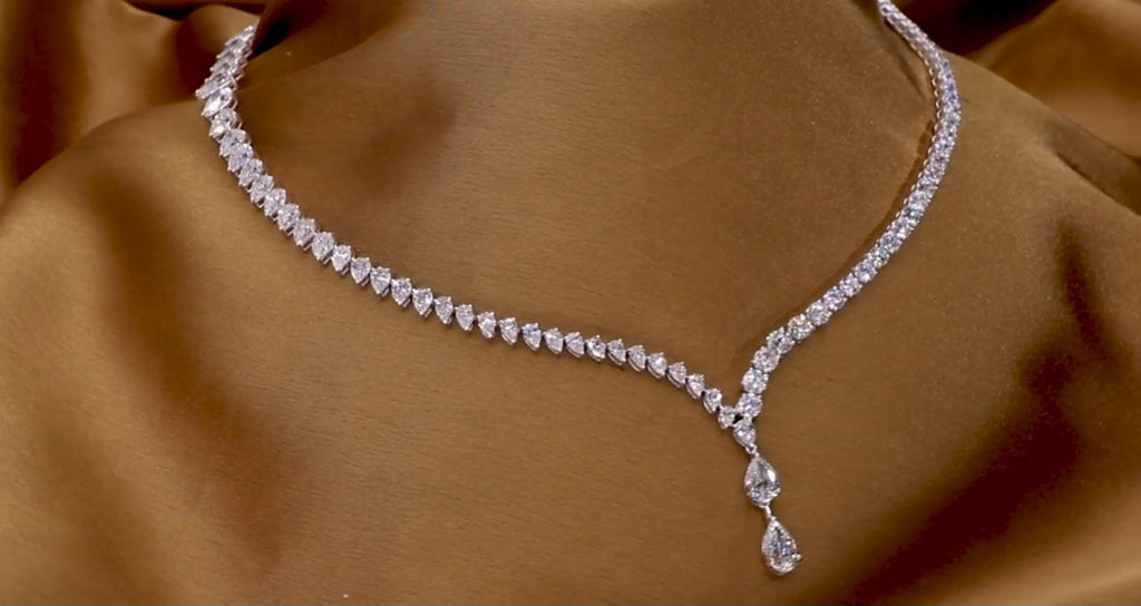 Collana tennis in oro bianco 18k e diamanti naturali taglio pera 37.50ct