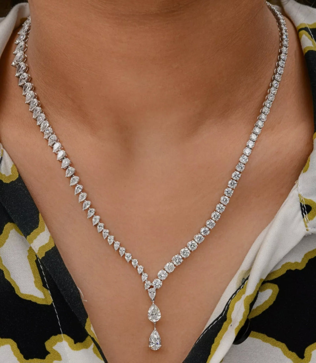 Collana tennis in oro bianco 18k e diamanti naturali taglio pera 37.50ct