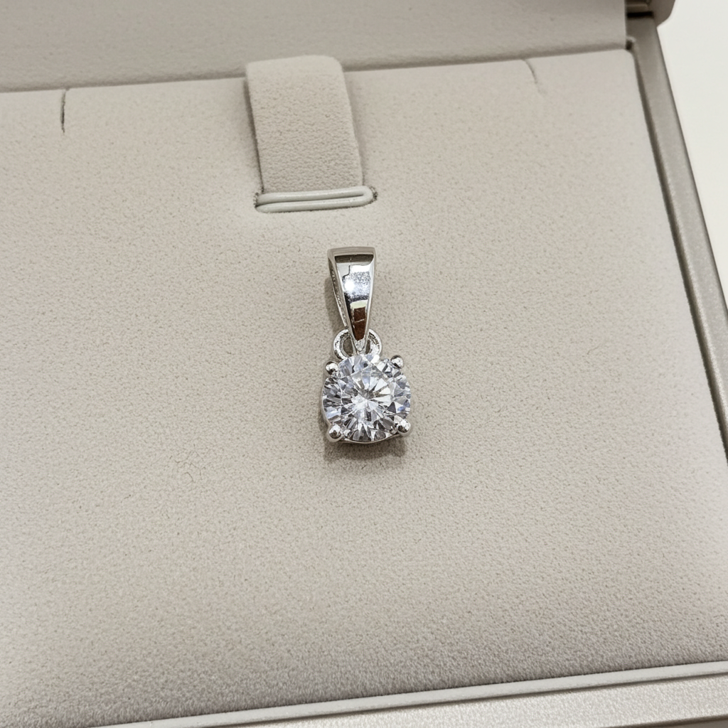 ciondolo  punto luce in oro bianco 18k e diamanti naturale  0,15 ct
