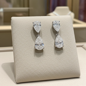 Orecchino in oro 18k con diamanti naturali taglio pera 1.00ct